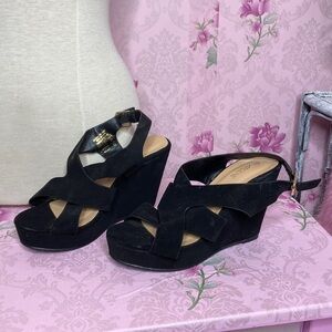 🌹 Faux Suede Platform Wedge Sandals 🌹 Like New